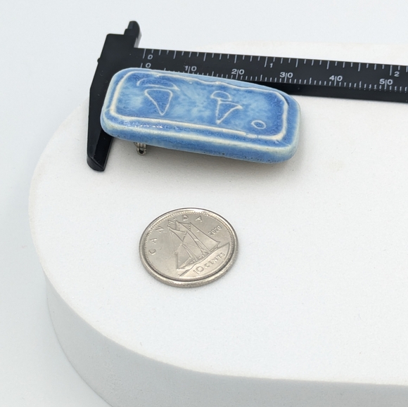 Handmade artisan ceramic blue brooch pin with sailboats - Picture 6 of 6